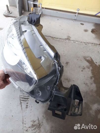 Правая фара