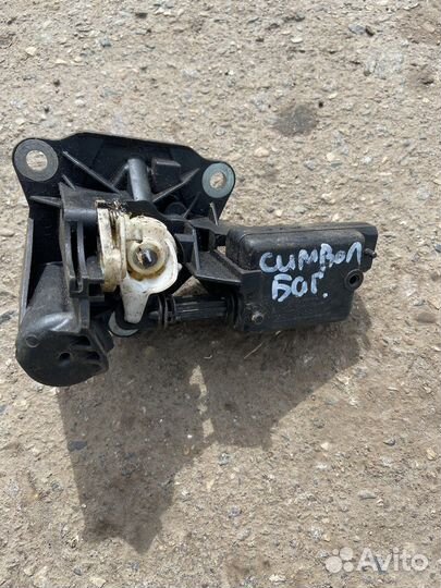 Кнопка багажника с активатором Renault Symbol