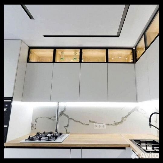 Кухня под потолок на дачу