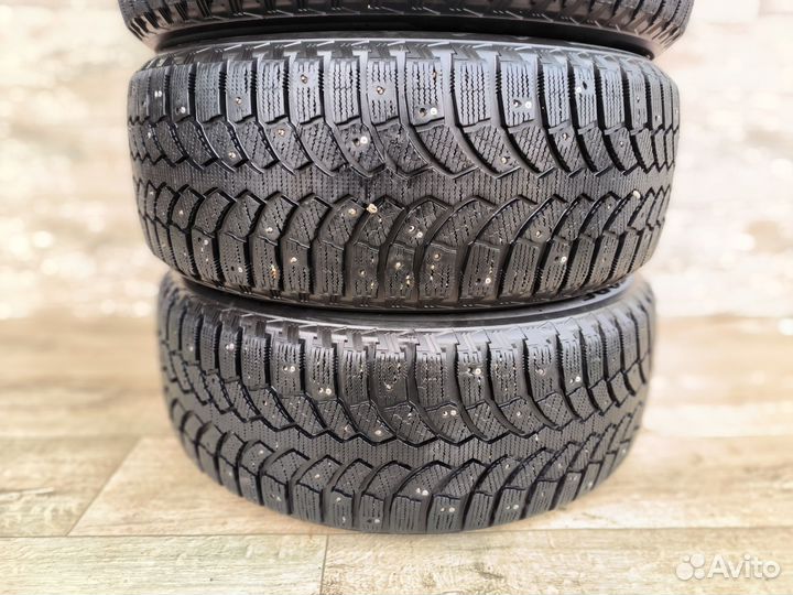 Bridgestone Blizzak Spike-01 235/55 R18