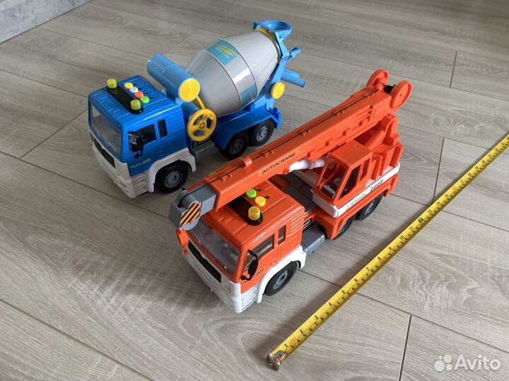 Игрушки. Подъемный кран и бетономешалка большие