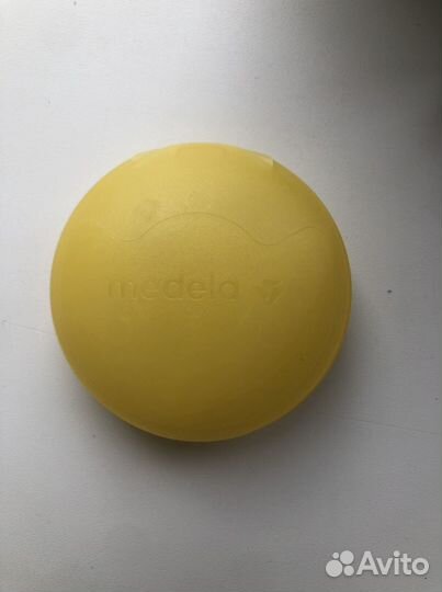 Молокоотсос ручной medela + накладки