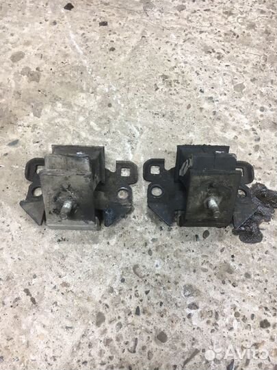 Подушка двс с кронштейном Nissan Navara D40 2008