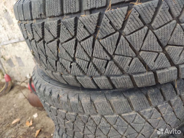 Bridgestone Blizzak DM-V2 235/60 R16