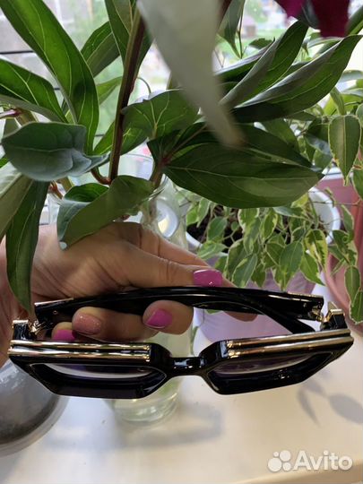 Солнцезащитные очки LV