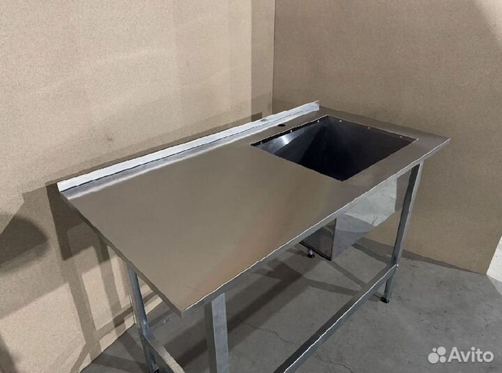Стол с мойкой