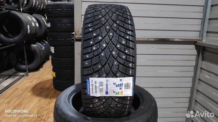 Triangle IcelynX TI501 235/45 R18 98T
