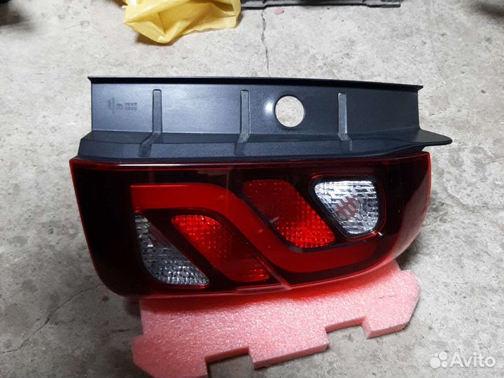 Фонарь задний правый Рено Дастер