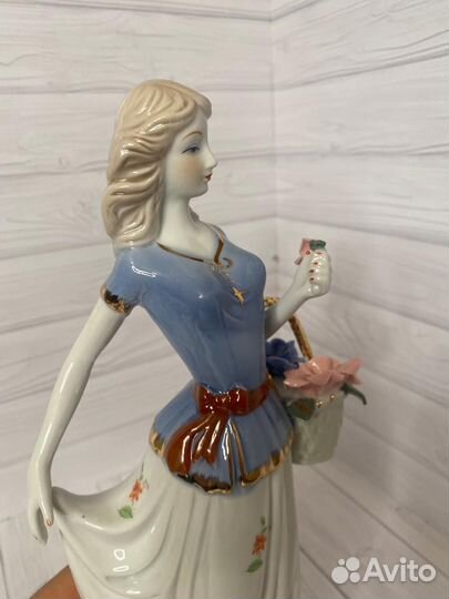 Статуэтка девушка
