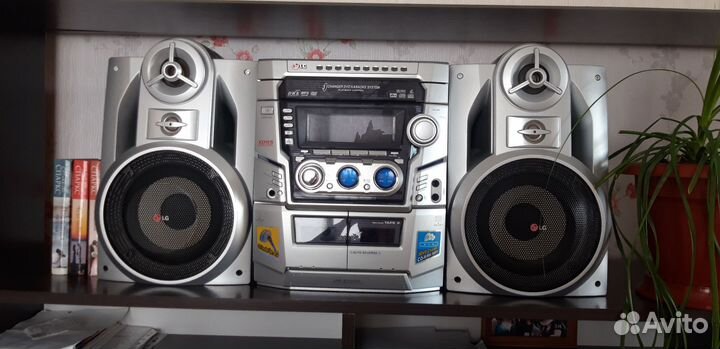 Музыкальный центр LG с караоке и DVD