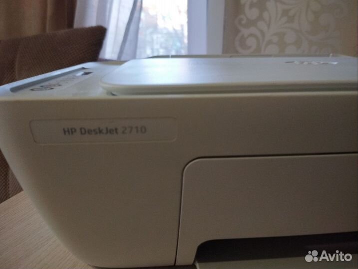 Цветной струйный принтер HP DeskJet 2710e