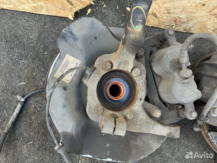 Поворотный кулак правый и левый kia sorento 2.4