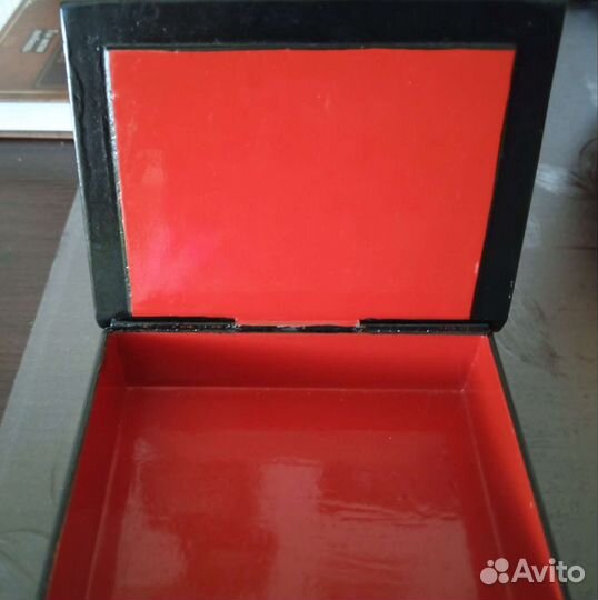 Деревянная шкатулка