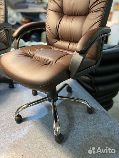 Офисное кресло