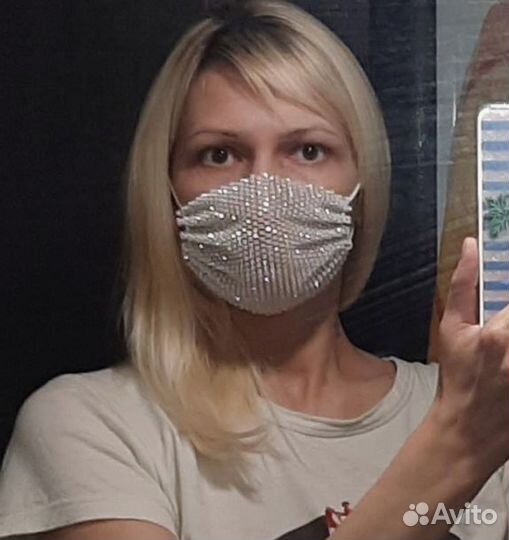 Защитная маска для лица белая со стразами