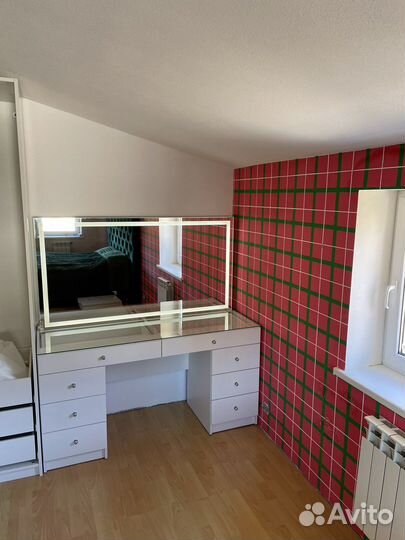 Туалетный столик на две тумбы