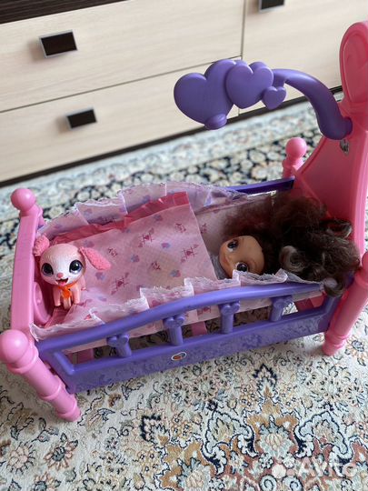 Кроватка кукольная с куклой и собачкой