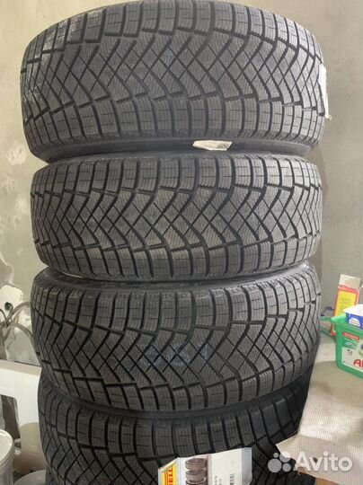 Pirelli Ice Zero FR 225/55 R18