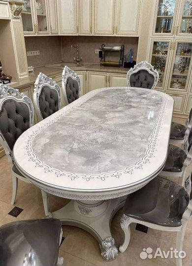 Кухонный стол и стулья комплект