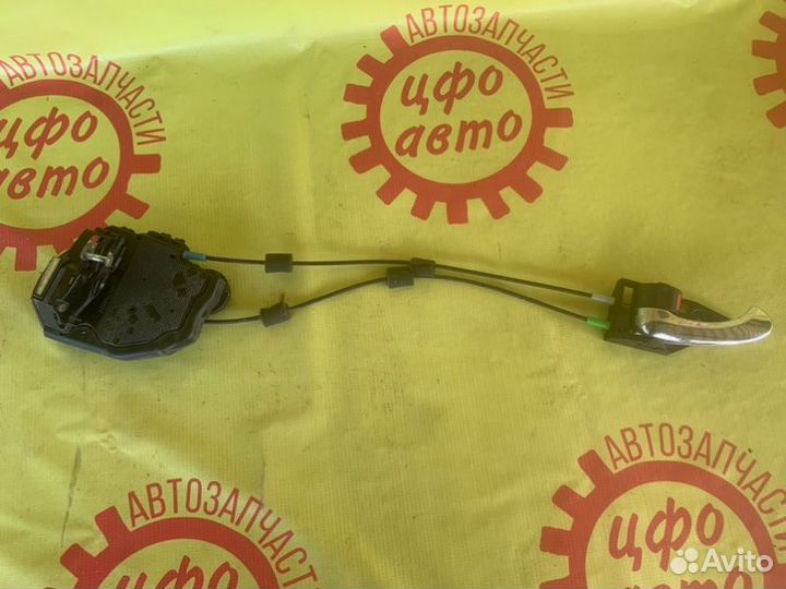 Замок боковой двери задний левый Toyota Rav4 XA30