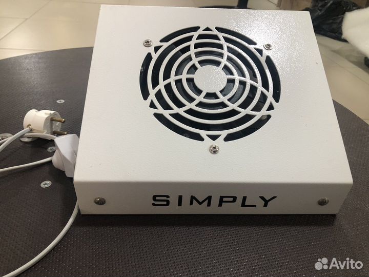 Маникюрная вытяжка