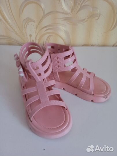 Сандалии для девочки