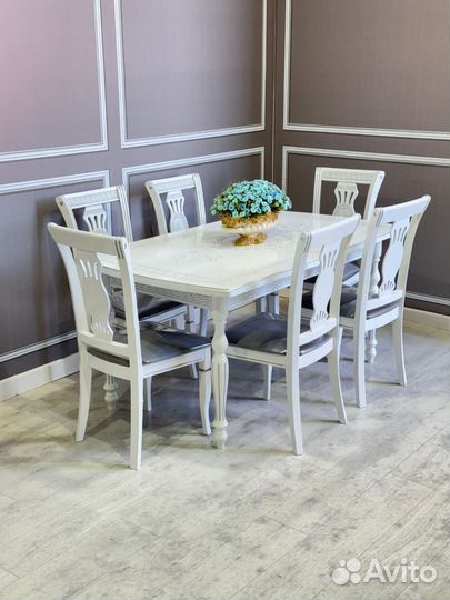 Стол и стулья