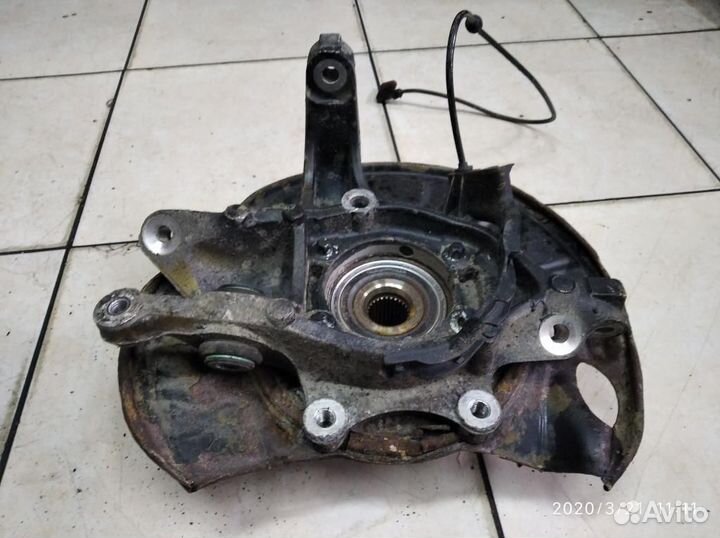 Кулак подвески задний правый w221 S-class 272.9