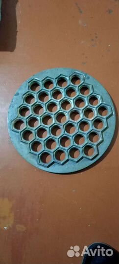 Посуда: сковородки, кастрюли,чашки и сушка