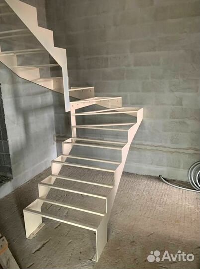 Поворотная лестница