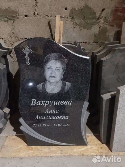 Гранитные памятники под заказ. Венки