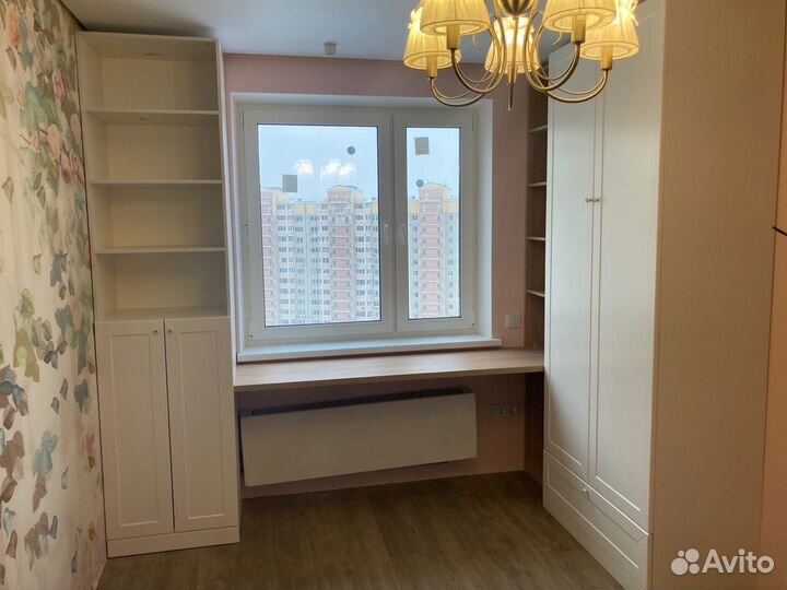 Рабочая зона для школьника со шкафом