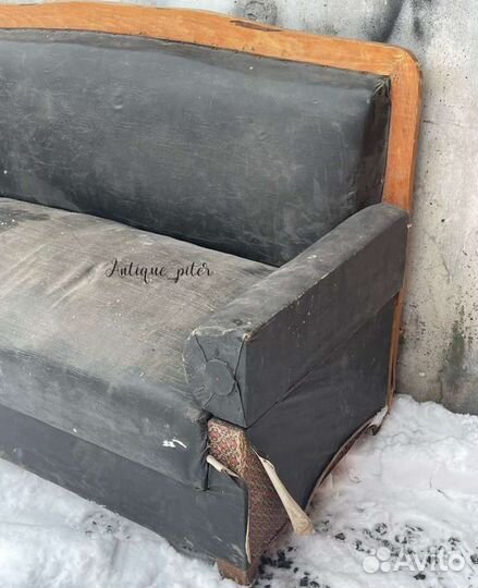 Диван старинный