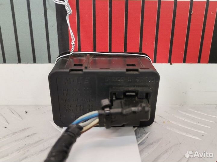 Блок управления стеклоподъемниками Opel Astra