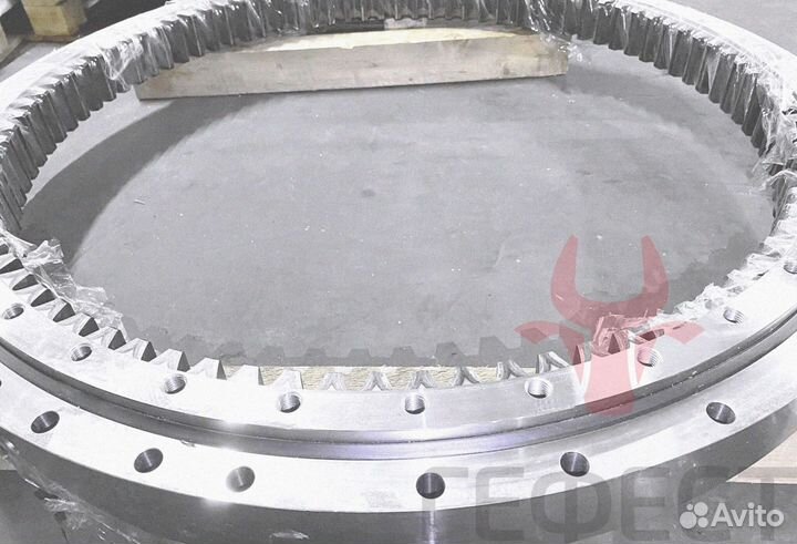 Поворотный круг Hyundai R220LC-9A 81Q6-00021