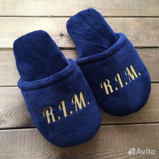 Плюшевые тапочки с именной вышивкой на заказ
