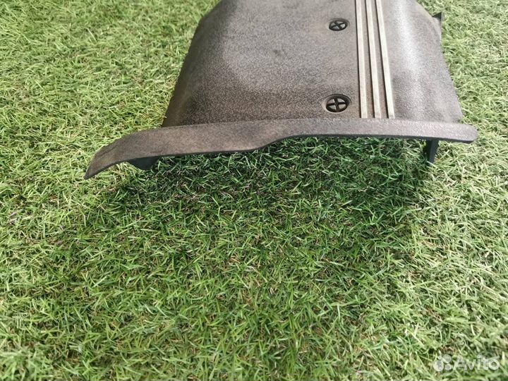 Декоративная крышка двигателя передняя правая Audi