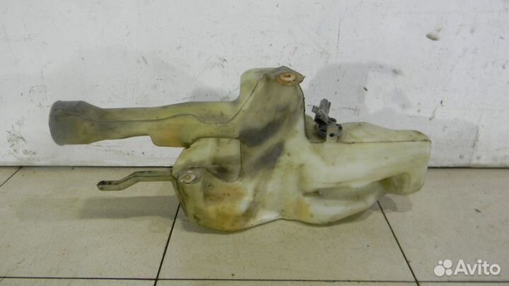 Бачок омывателя Митсубиси