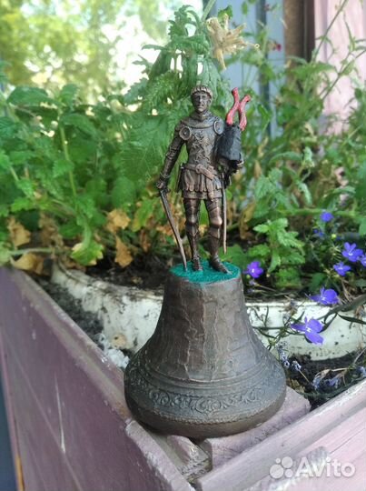 Колокольчик бронзовый воин