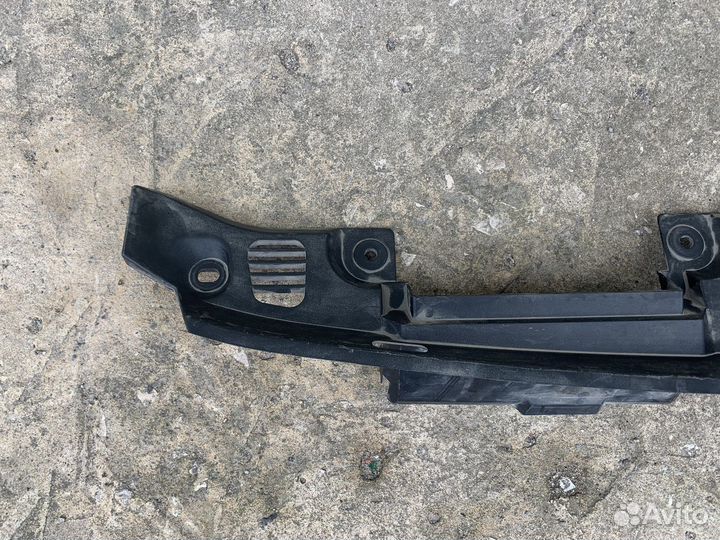 Subaru XV накладка замка капота