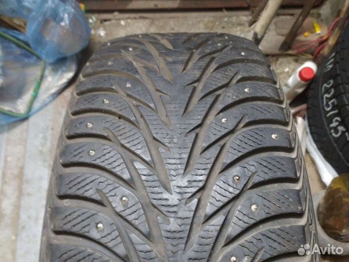 Yokohama Ice Guard IG35 255/45 R20