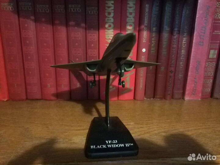 Модель самолёта YF-23
