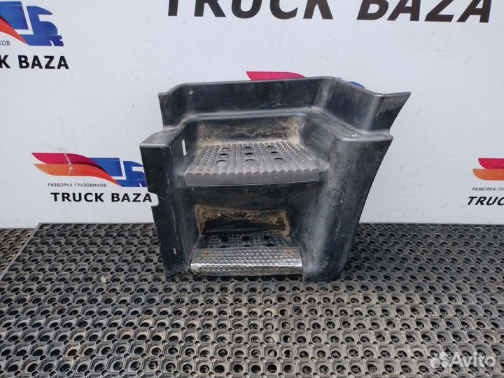 Корпус подножек левый Iveco Stralis