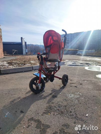 Трехколесный велосипед с ручкой