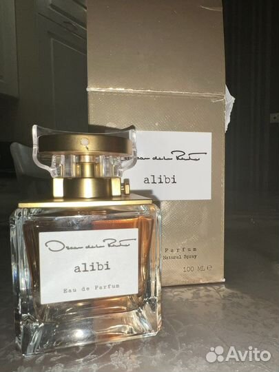 Oscar de la Renta Alibi