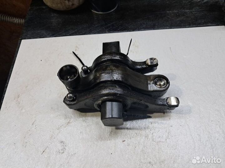 Вал рокеров задний левый Scania 5 поколение