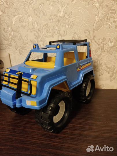 Внедорожник игрушка