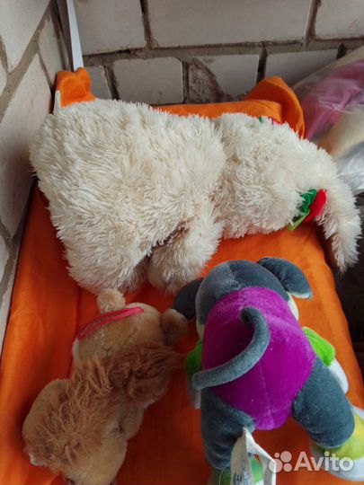 Компания мягких игрушек и кукла