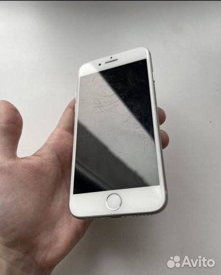 Телефон iPhone 8