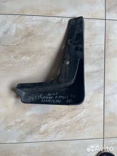 Брызговик передний левый Nissan X-Trail T31